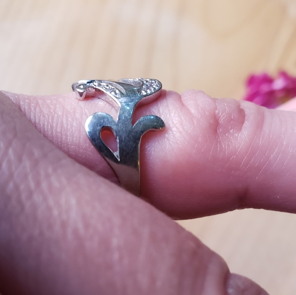 Stunning 10K Solid White Gold and Natural Diamonds Handcrafted Engagement Ring - Picture 7 of 8